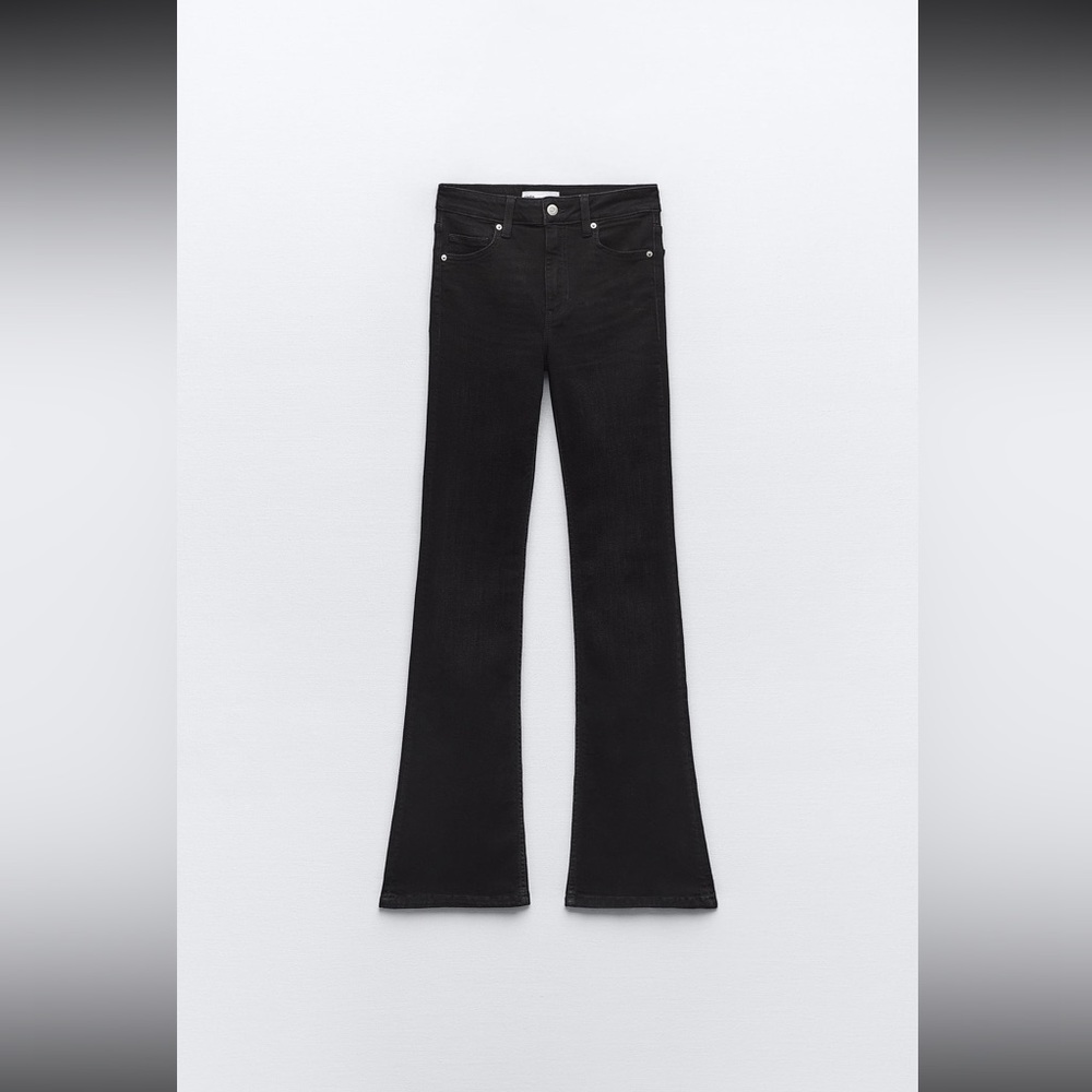 FULL LENGTH TRF MID-RISE FLARE JEANS NWOT